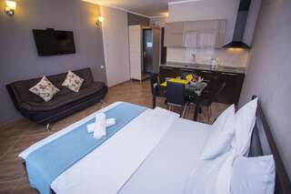 Апарт-отели Apart Hotel Sea Towers Batumi Батуми Апартаменты с видом на море-5